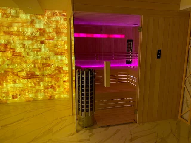 zdjęcie z sekcji Sauna ze ścianką z cegieł solnych z soli himalajskiej